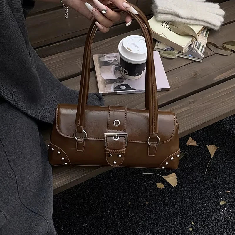 Bolsa Baguete Boho Punk com Studs - Jade