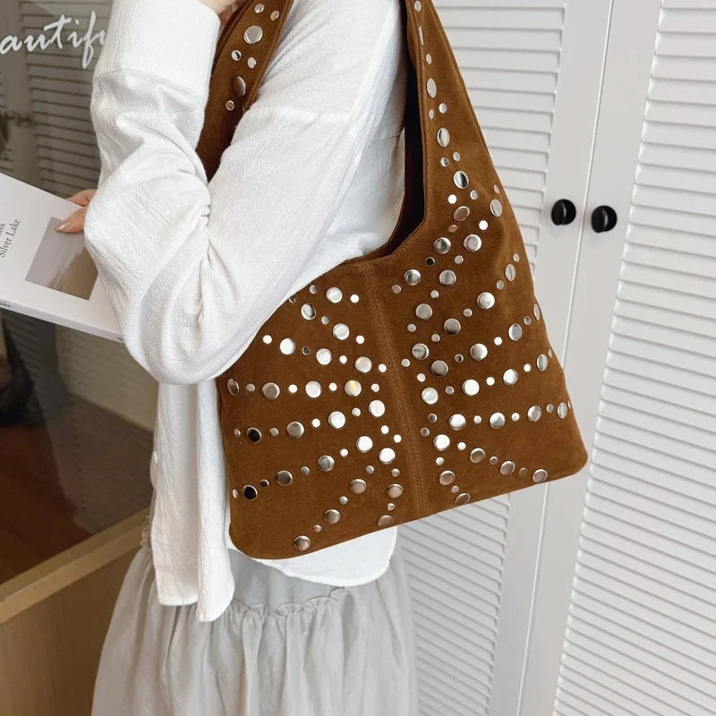 Bolsa Boho Punk com Studs - Avenue Marrom