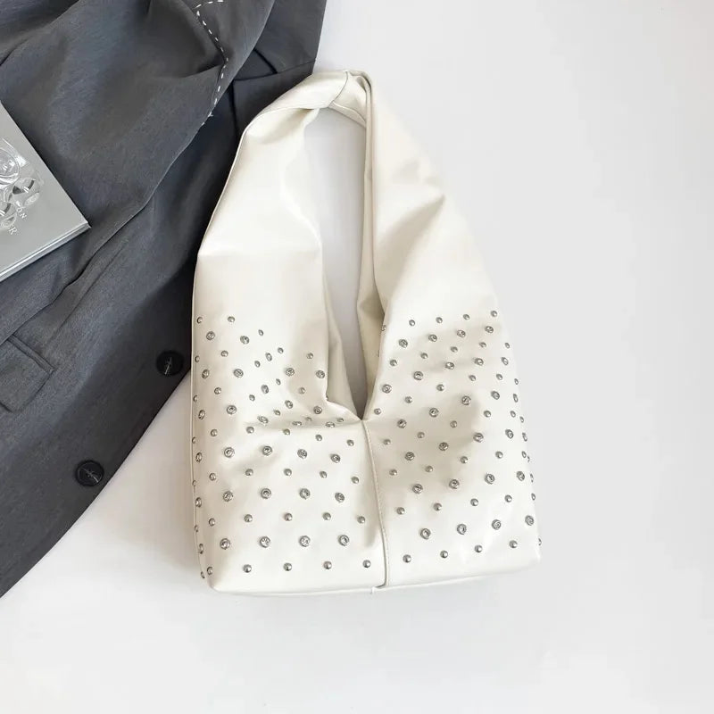 Bolsa Tote Boho Punk com Studs - Estela Branca