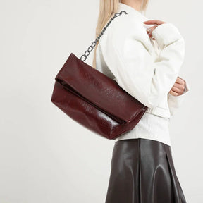 bolsa Mireli de ombro feminina em look sofisticado e minimalista