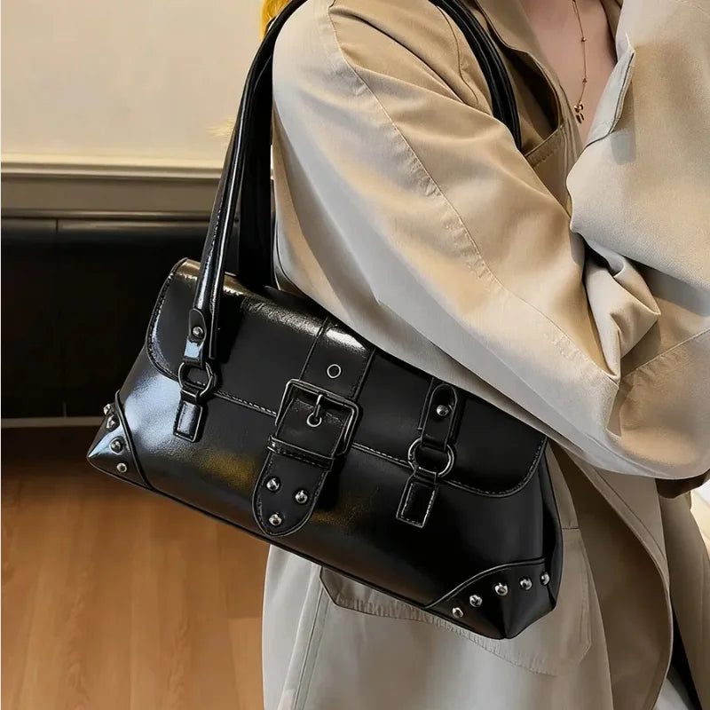 Bolsa Baguete Boho Punk com Studs - Jade