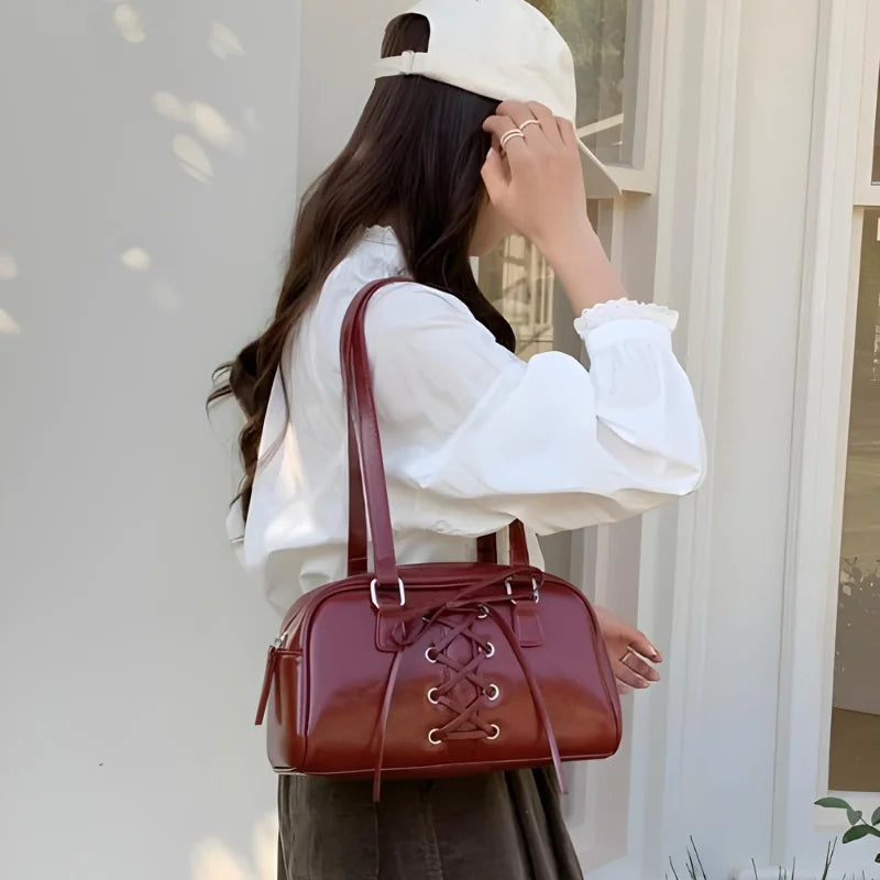 Bolsa Boho Punk Grande com Studs - Corvella