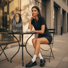 bolsa bucket feminina com tachas metálicas