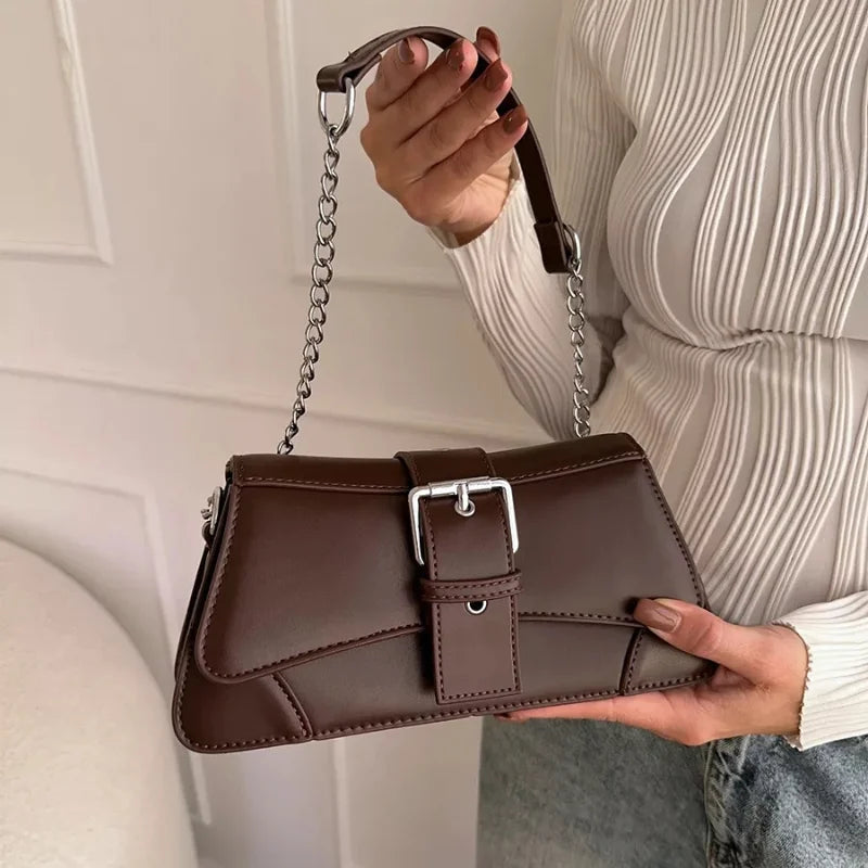 Bolsa de Couro com Corrente - Capri Marrom