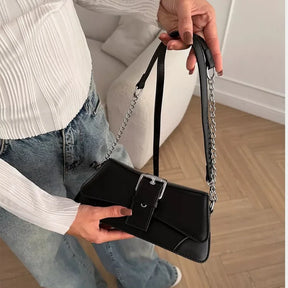 Bolsa de Couro com Corrente - Capri Preta