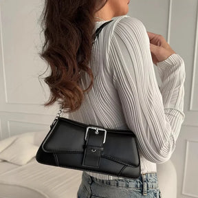 Bolsa de Couro com Corrente - Capri Preta