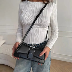 Bolsa de Couro com Corrente - Capri Preta