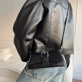 Bolsa de Couro com Corrente - Capri Preta